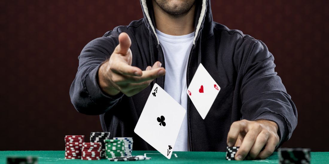 Poker verzus blackjack: 5 zásadných rozdielov medzi hráčmi