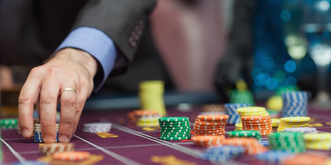 Prečo ľudia hrajú hazardné hry? 5 najčastejších dôvodov