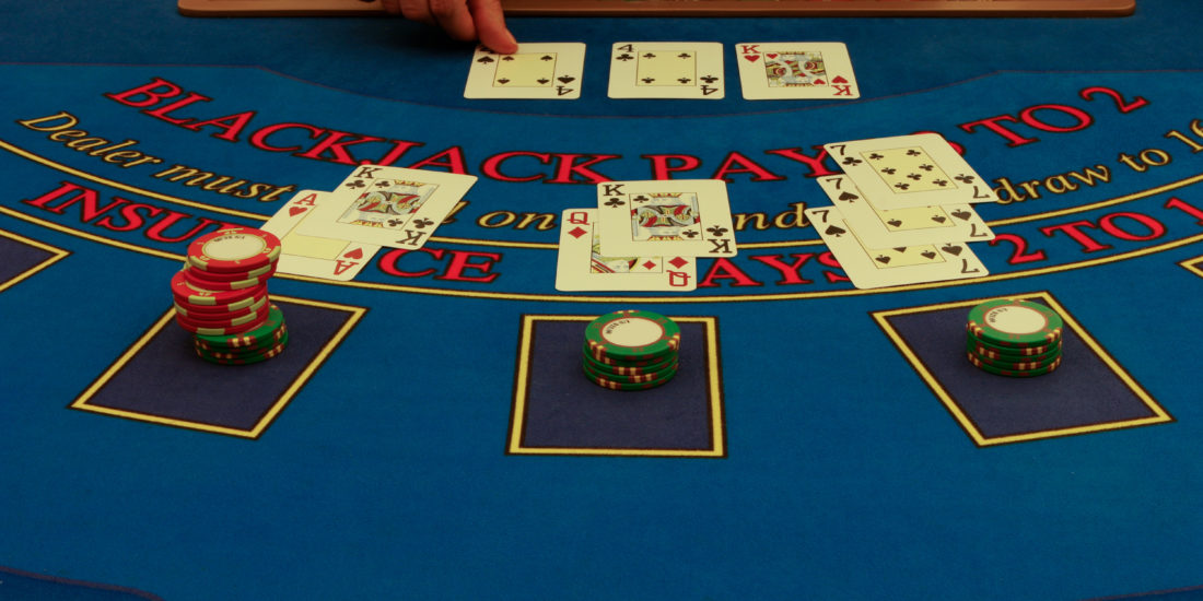 Najväčšie chyby v blackjacku: Týmto piatim sa určite vyhnite!