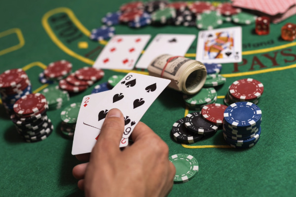 Ako sa naučiť počítanie kariet v blackjacku? Video tutoriály môžu pomôcť, toto sú ich výhody a nevýhody
